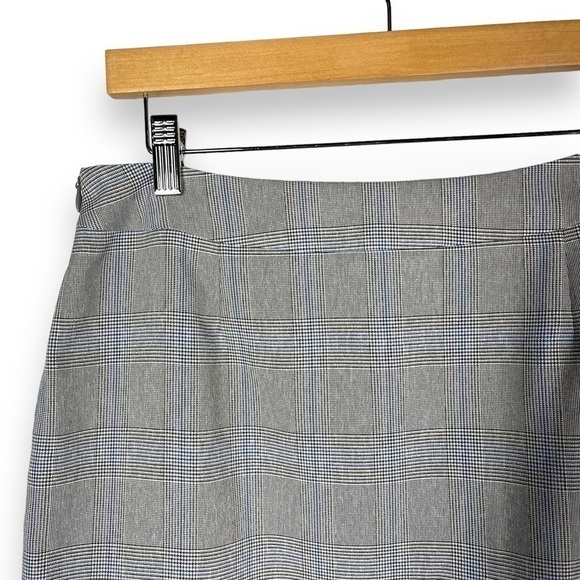 4 for $20 SALE! Tahari by Arthur Levine Plaid Pleat Mini Skirt, Grey Plaid, 8P - Picture 9 of 11